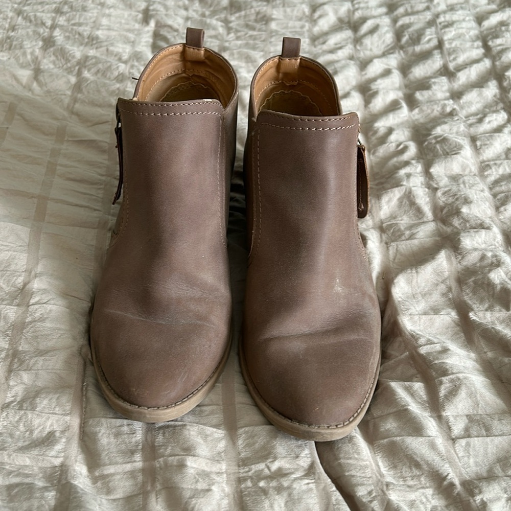 Qupid booties, brown, size 7
